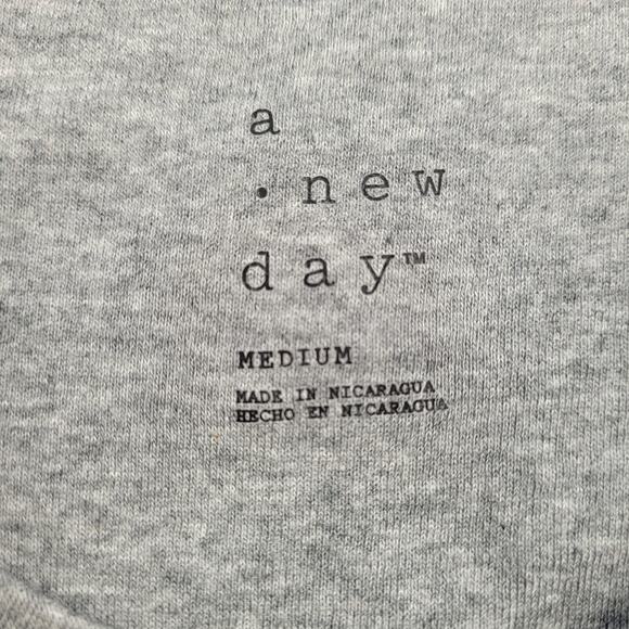 Graduation "Nailed It" T-shirt size Medium Juniors - Picture 5 of 7